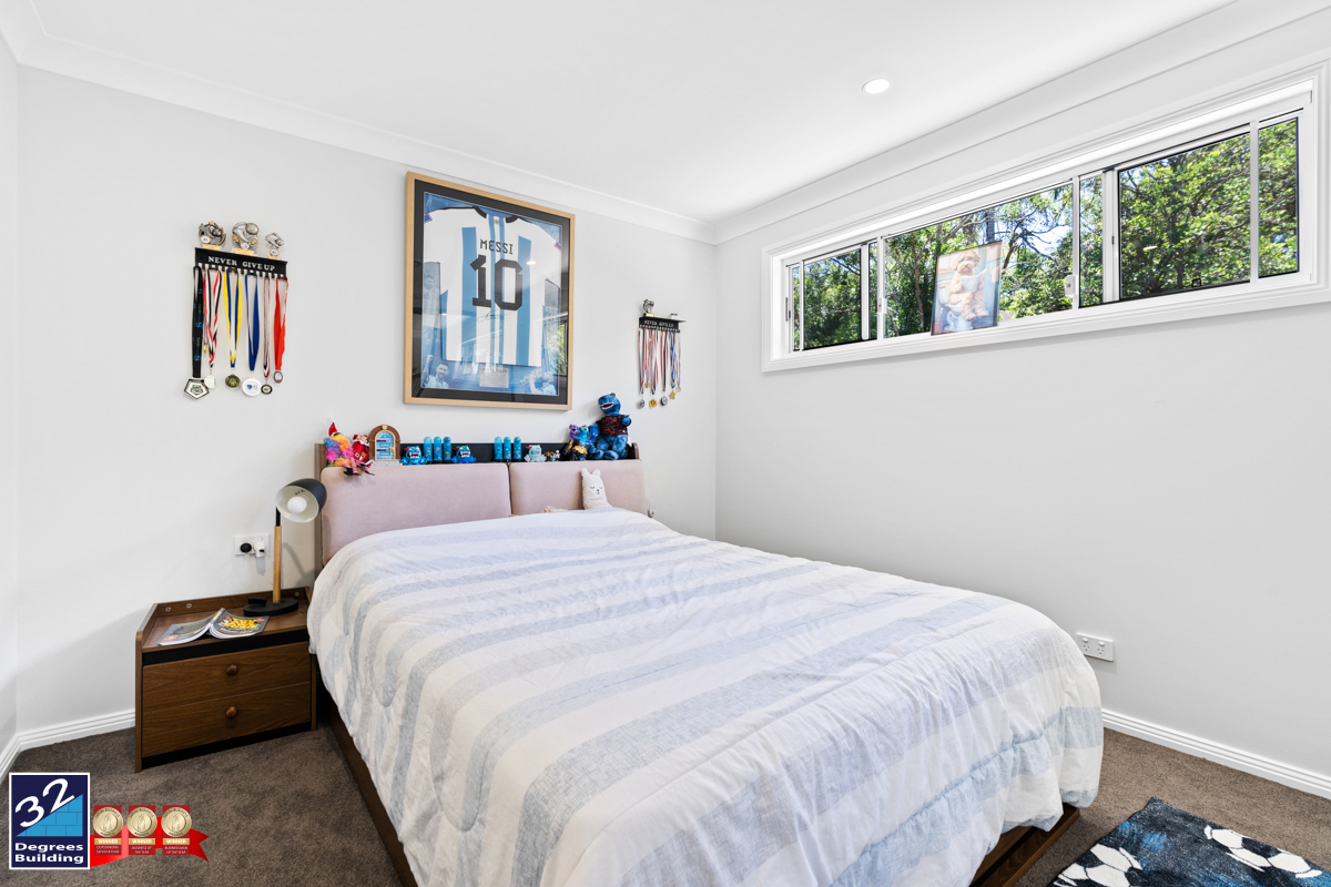 SE1BED~1