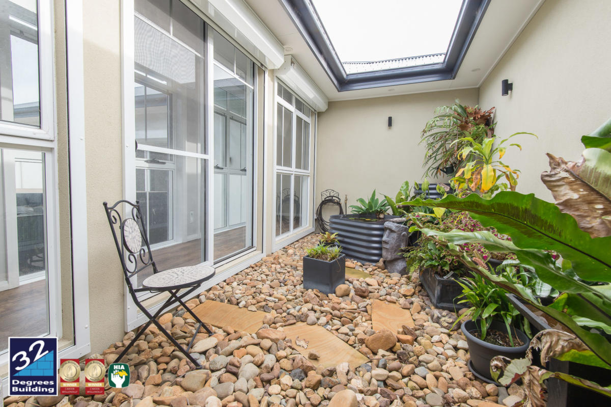 teenagers courtyard
